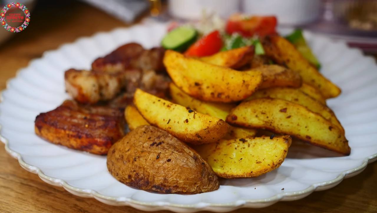 Секрет идеальной картошки по-селянски: хрустящая снаружи и нежная внутри